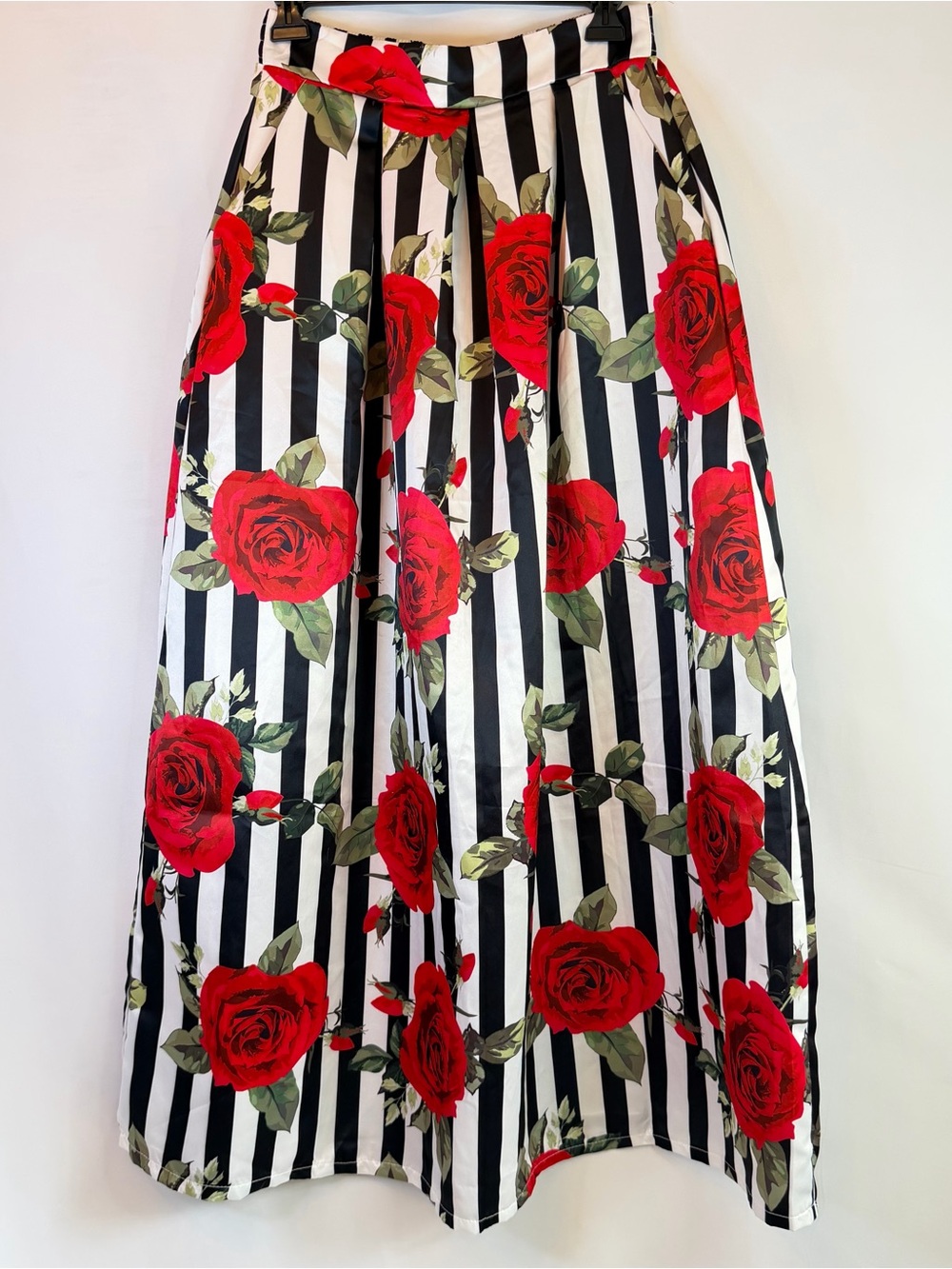 Unbranded Womens Large Flare Skirt Black White Stripe Red Roses Formal Pockets